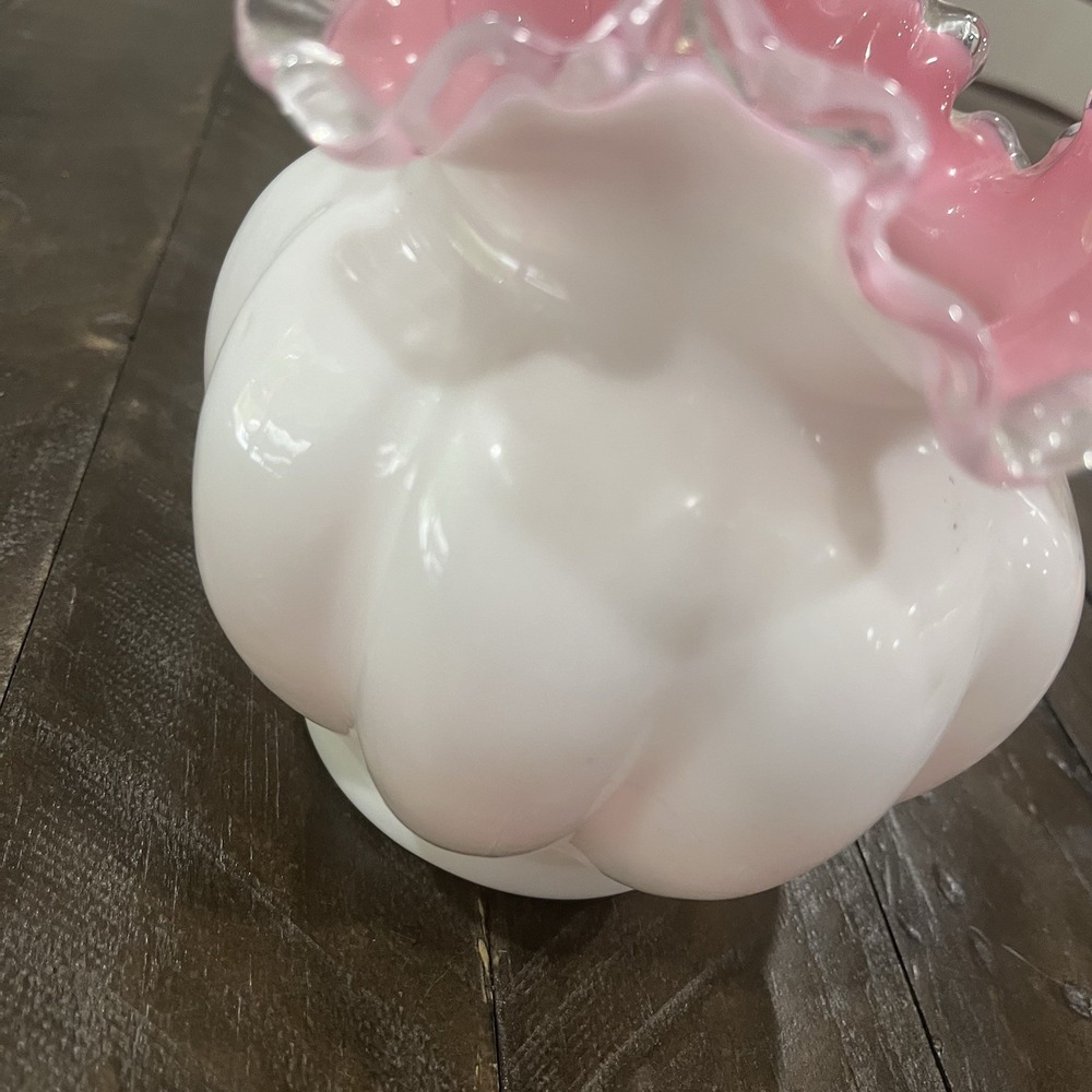 Fenton Peach Pink Crest Mellon Vase Silver Crest‎ White Milk Glass Sticker 1940s - Picture 7 of 9